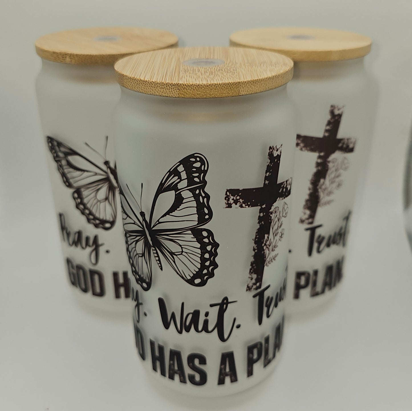 “Pray. Wait. Trust.” Frosted Glass Tumbler – 16oz